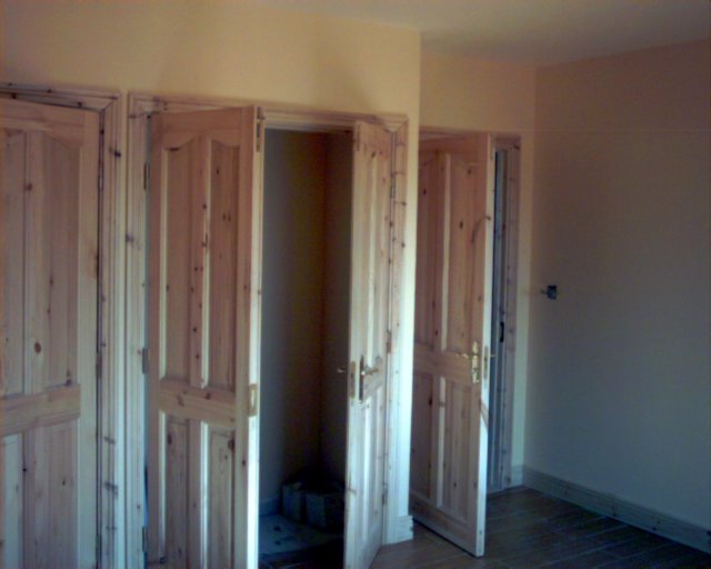 skirtingarchitraveinsparebedroom.jpg